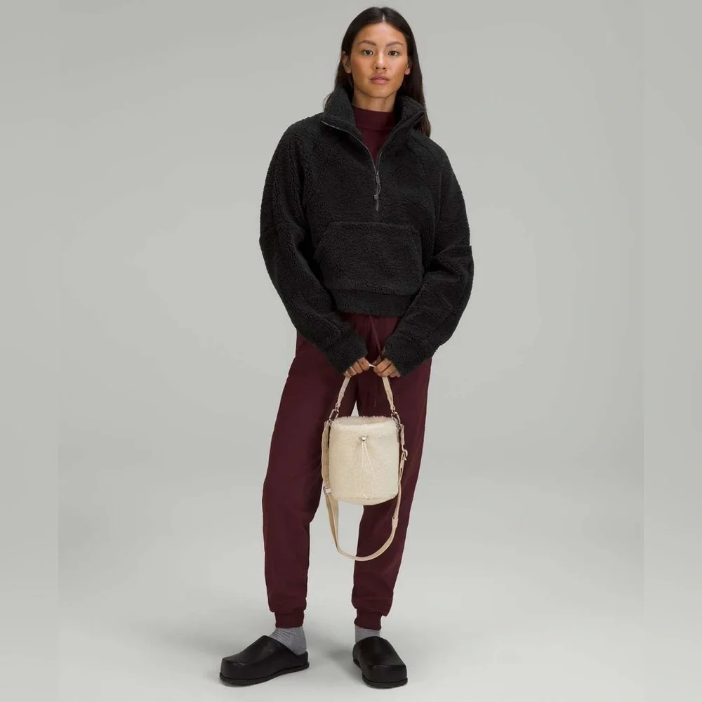 Lululemon • Crossbody Bucket Bag Fleece 2.5L White Opal